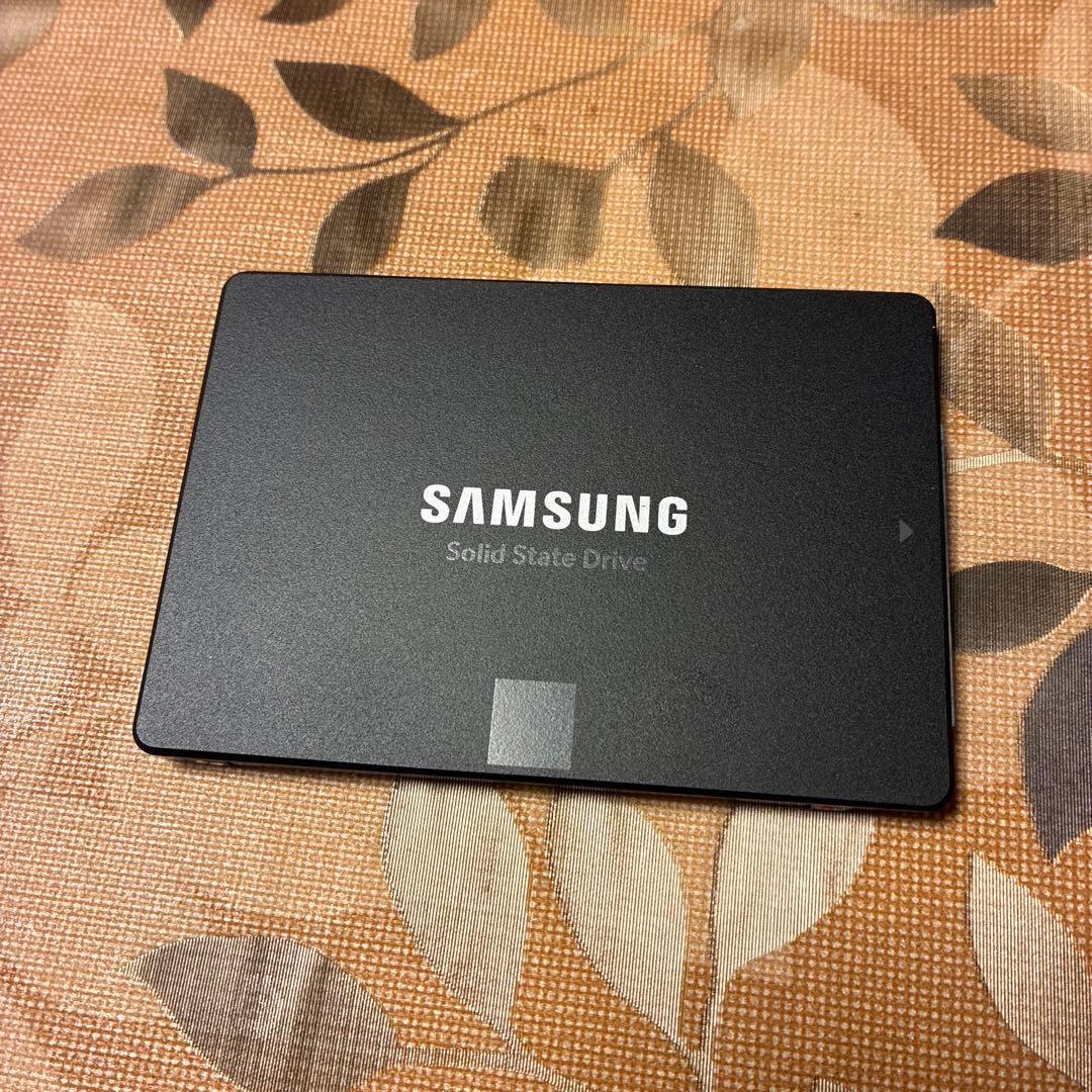 Samsung 860 EVO 2TB 内蔵型SSD