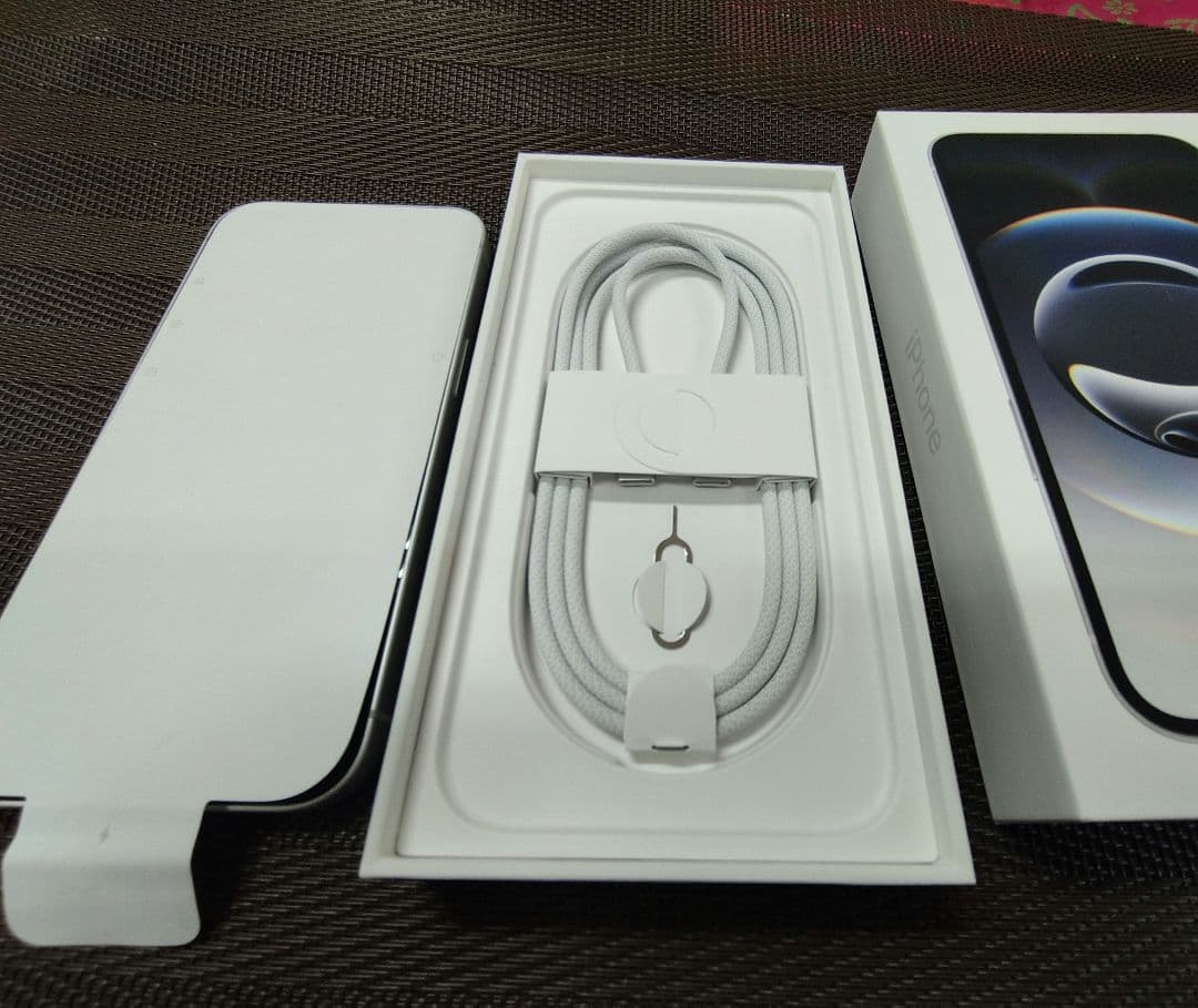 【新品】iPhone16e 128GB ブラック SIMフリー 本体　新品