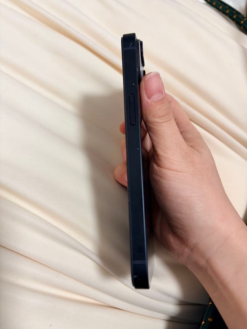 Apple iPhone 13 ブラック　本体