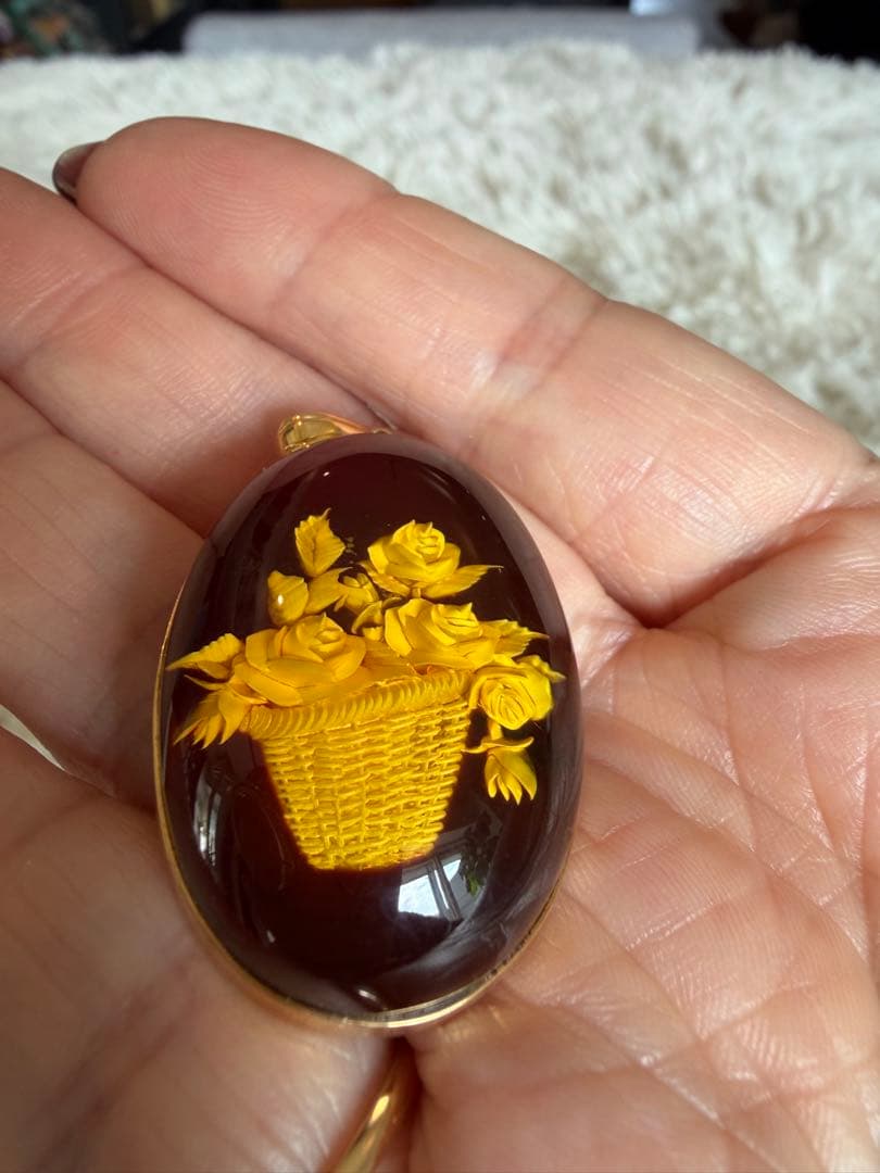 天然琥珀　インタリオ彫刻K18ペンダント