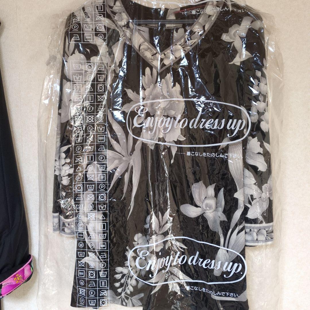 近年レオナール　人気花柄 Vネック 7分袖 カンカンチュニックのみ