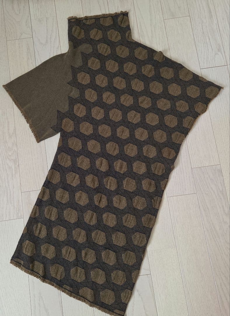 ISSEY MIYAKE　イッセイミヤケ　ブラウン系六角形パターン半袖ニット