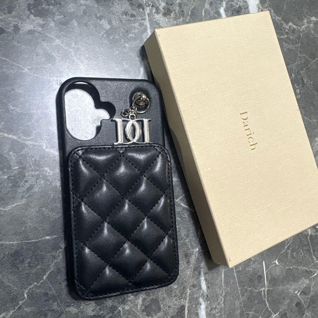 ダーリッチ キルティングミラーDDチャームiPhoneケース 16 Darich