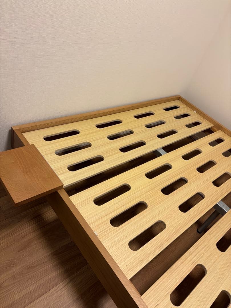 【サイドテーブル1個付】コアラマットレス ベッドフレーム　クイーンサイズ