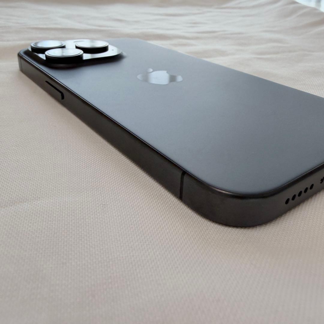 美品♡iPhone15pro 256GB ブラックチタニウム　SIMフリー