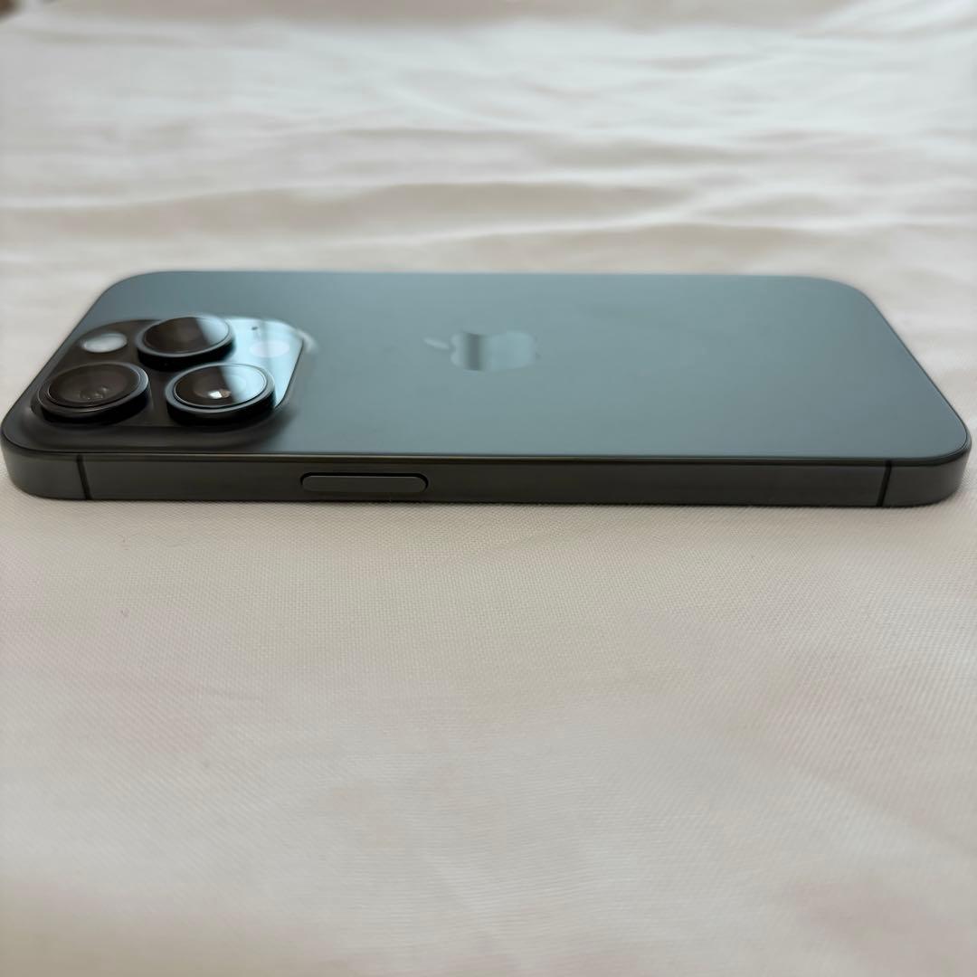美品♡iPhone15pro 256GB ブラックチタニウム　SIMフリー