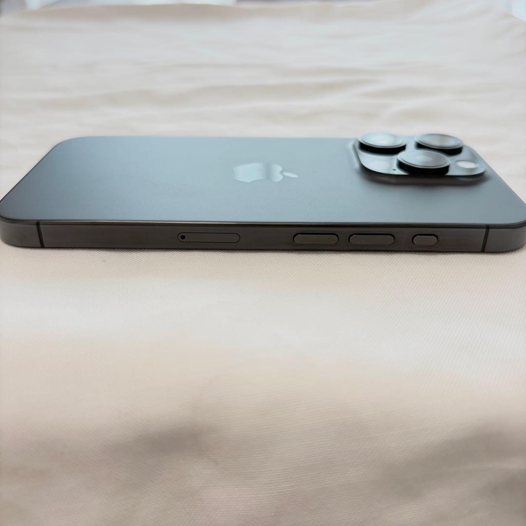 美品♡iPhone15pro 256GB ブラックチタニウム　SIMフリー