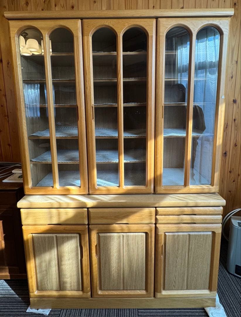 削除予定食器棚 ガラス扉付き