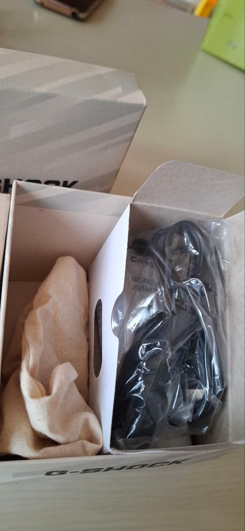 ピンクの猫CASIO G-SHOCK DW-H5600-1JR