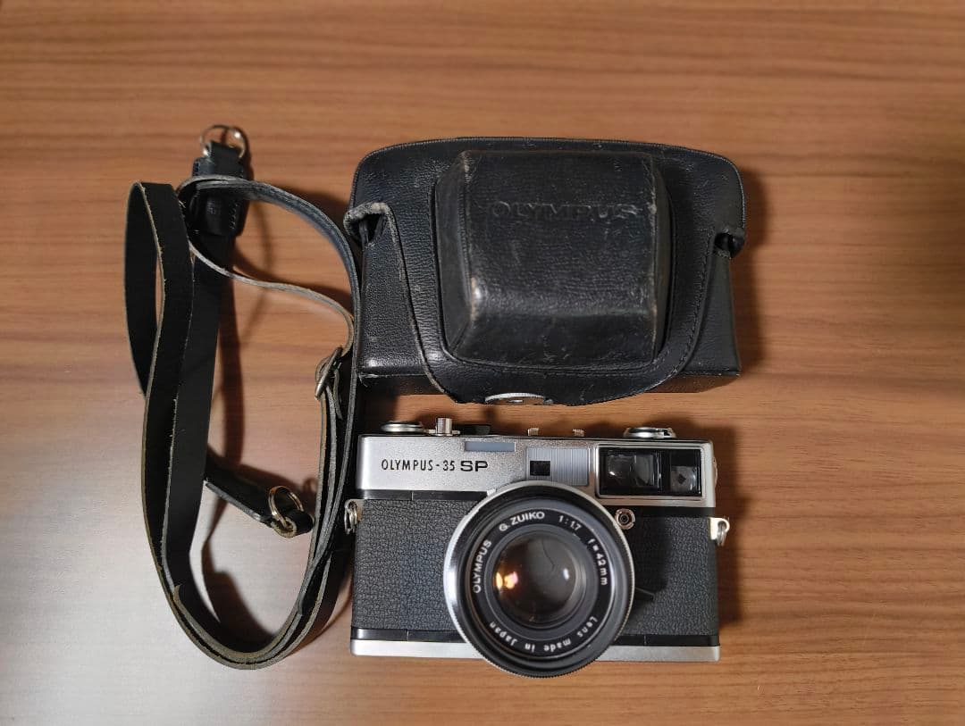 Olympus 35 SP 専用ケース、市販ストラップ、電池スペーサー付き