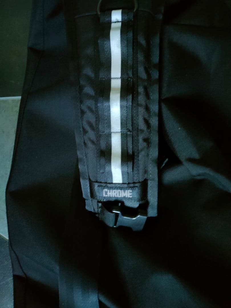 Chrome ブラック メッセンジャーバッグ　ショルダーバック　美品 26L