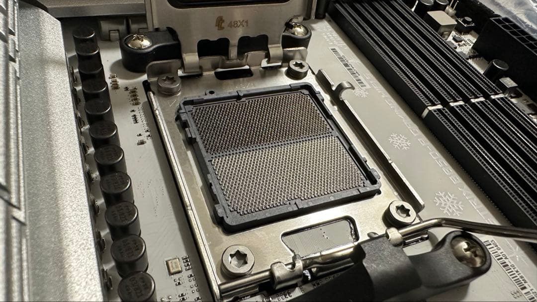 ROG Strix B850-A GAMING WIFI S吹雪中国限定