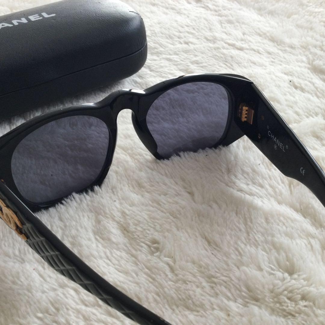 CHANEL ブラック サングラス ゴールドロゴ 小さめ