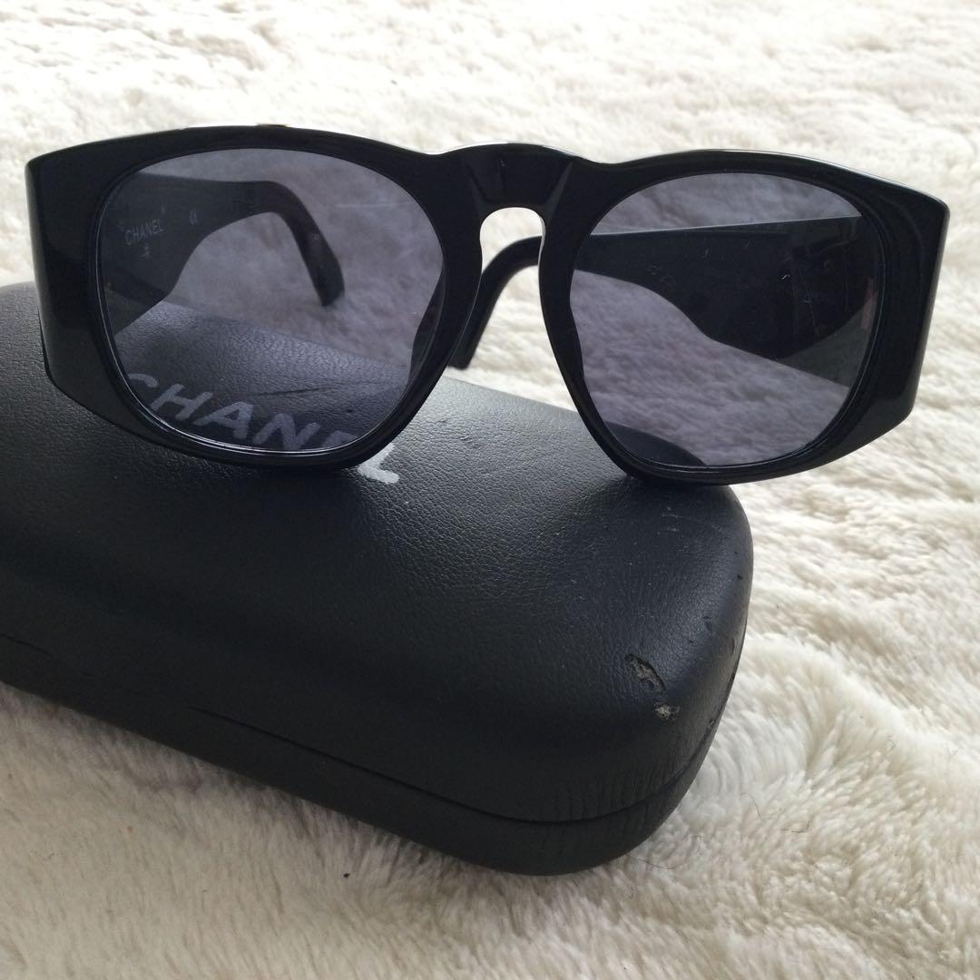 CHANEL ブラック サングラス ゴールドロゴ 小さめ