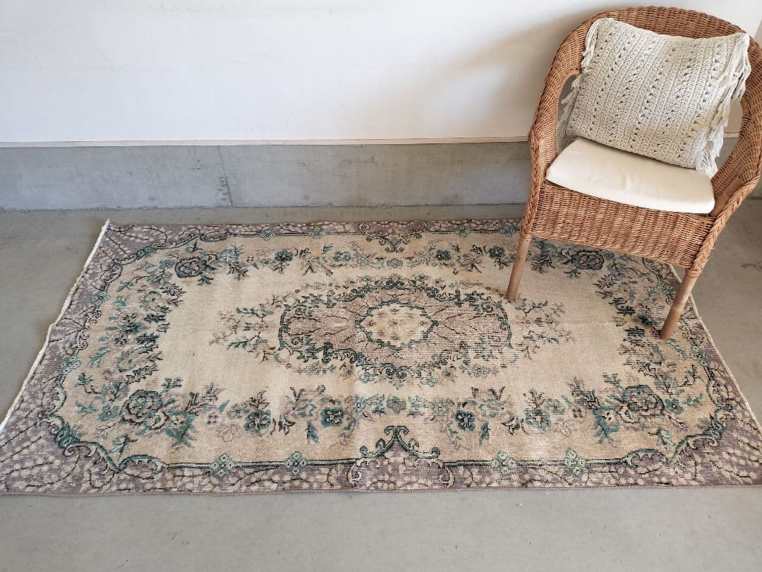 クリームベージュとパープル味グレー　トルコラグ　石田ゆり子さんNo.712