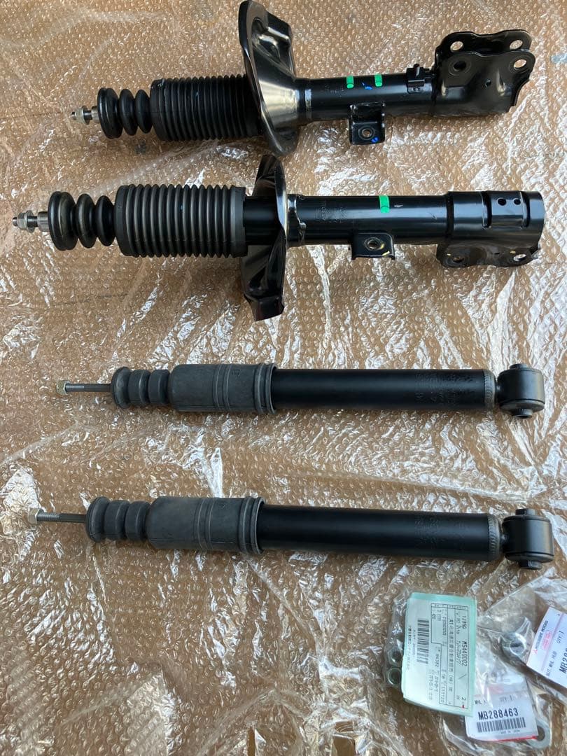 三菱デリカD5(CV1W)純正ショックアブソーバー(新車取り外し品)