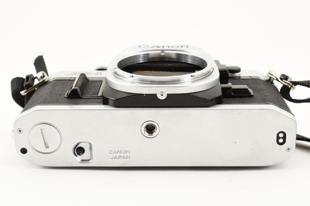 超美品 キャノン AE-1 シルバー フィルムカメラ モルト新品交換済 C713