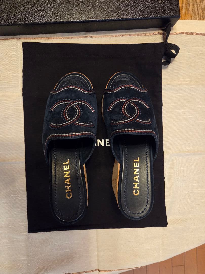 CHANEL ネイビー スエード サンダル　らーさま用