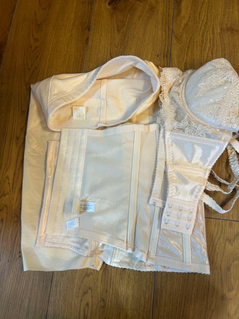 FOUR SIS & CO. ブライダルインナー サイズ70&64