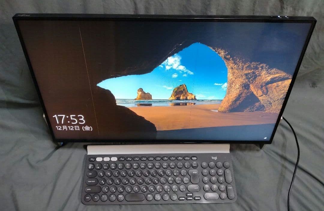 【富士通デスクトップ一体型PC】と【Logicoolキーボード】