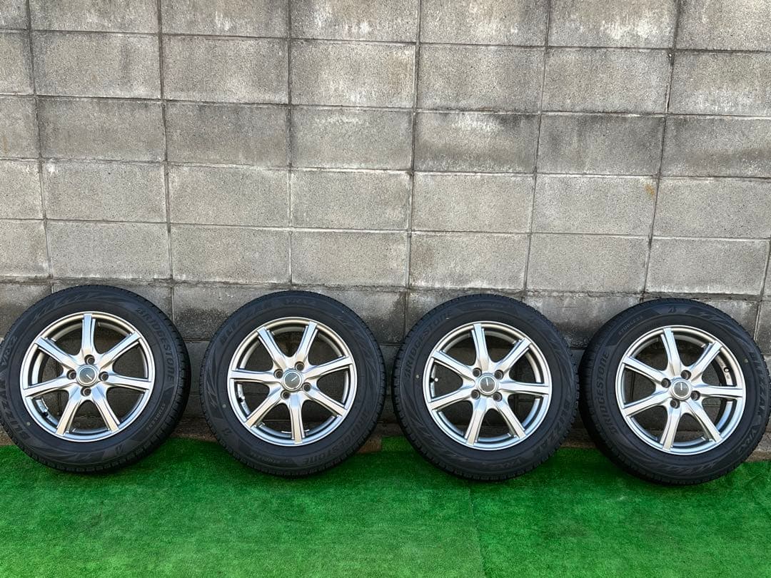 15インチホイールと175/65R15スタッドレスタイヤ