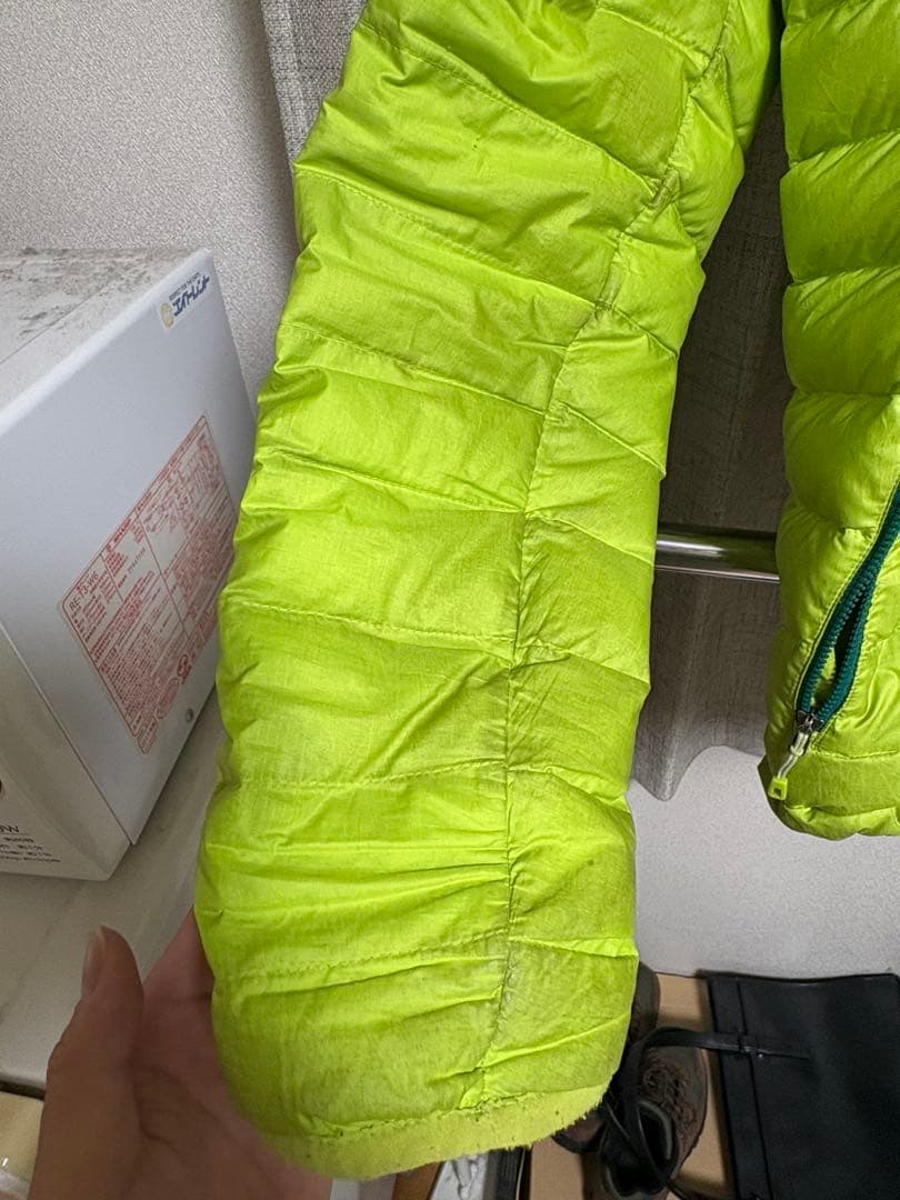 パタゴニア ダウンセーターフーディ ダウンジャケット　ライムグリー