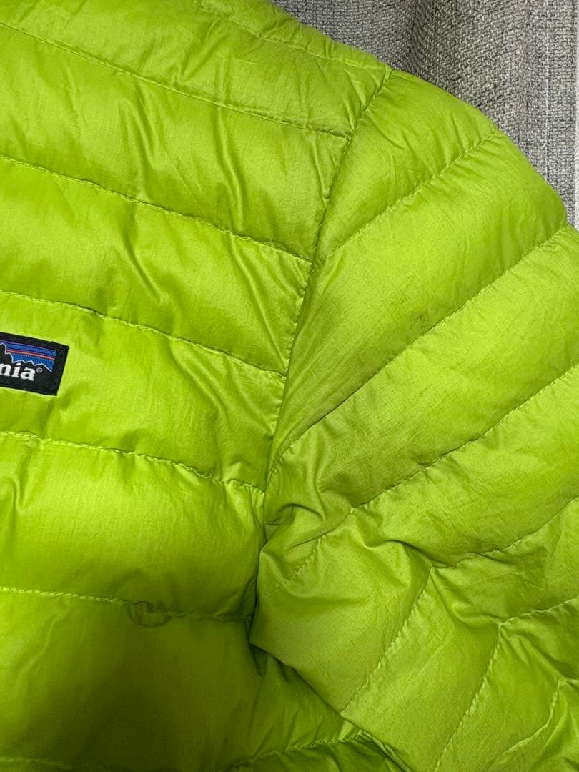 パタゴニア ダウンセーターフーディ ダウンジャケット　ライムグリー