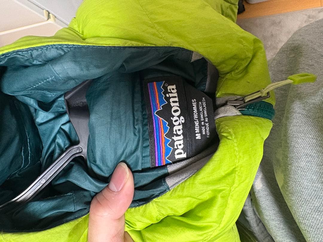 パタゴニア ダウンセーターフーディ ダウンジャケット　ライムグリー
