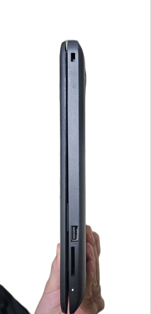 英語とロシア語のレイアウトを備えたHPグレーのラップトップ