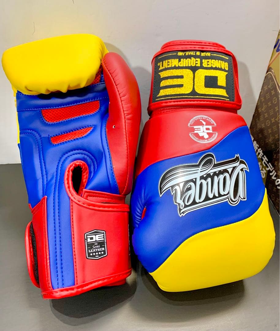 新品 未使用 グローブ danger ボクシング キックボクシング ミット打ちに