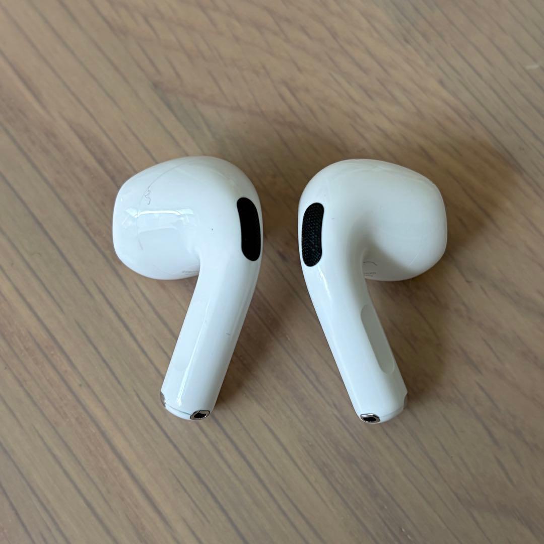 美品　AirPods 4 ANC アクティブノイズキャンセリング