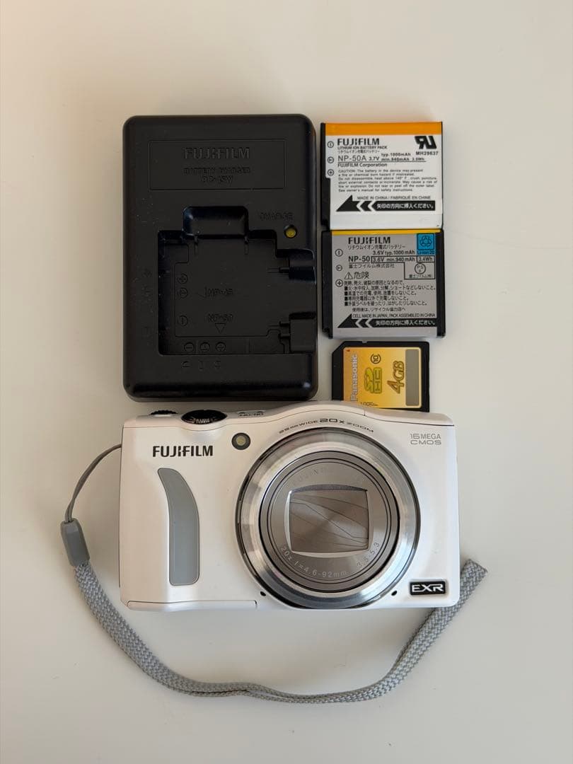 FUJIFILM FinePix F770EXR ホワイト