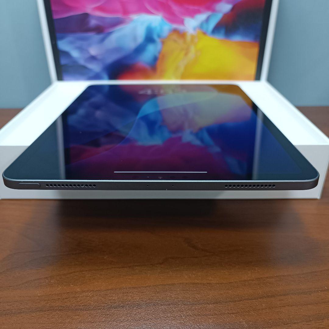 (美品) iPad Pro 11 第2世代 128GB キーボード付き