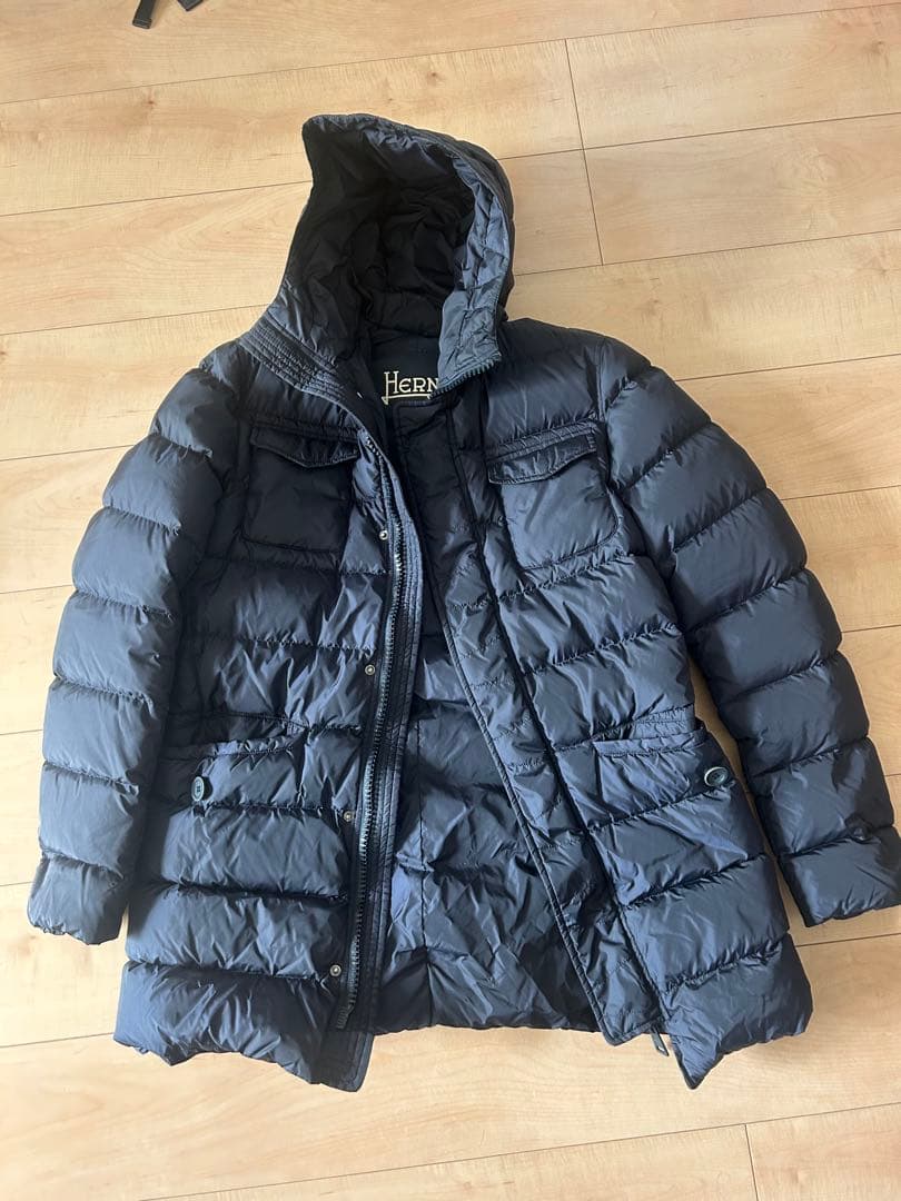 Herno ネイビー ダウンジャケット フード付き