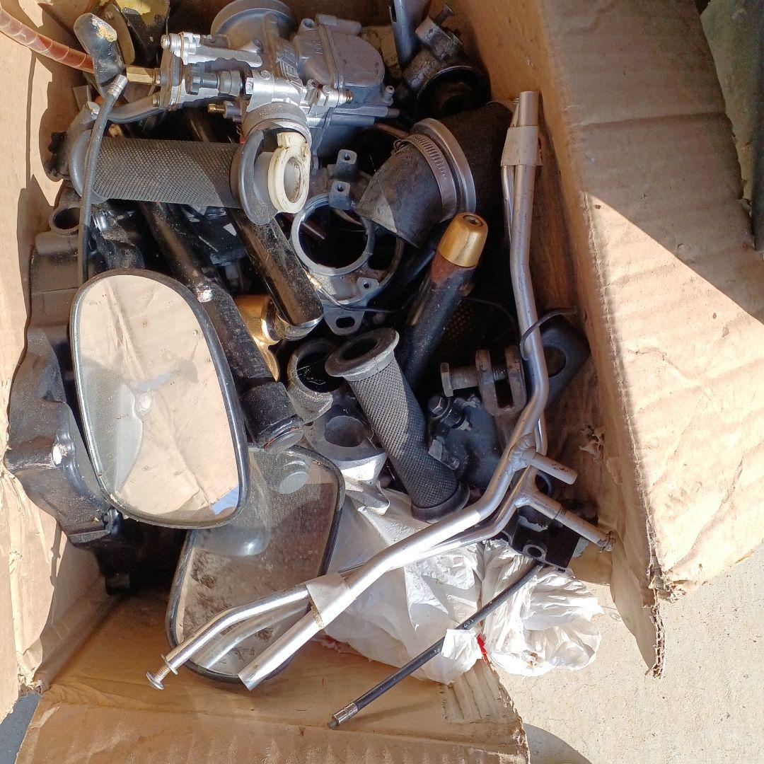 スーパーチャージャーとエンジンパーツセット