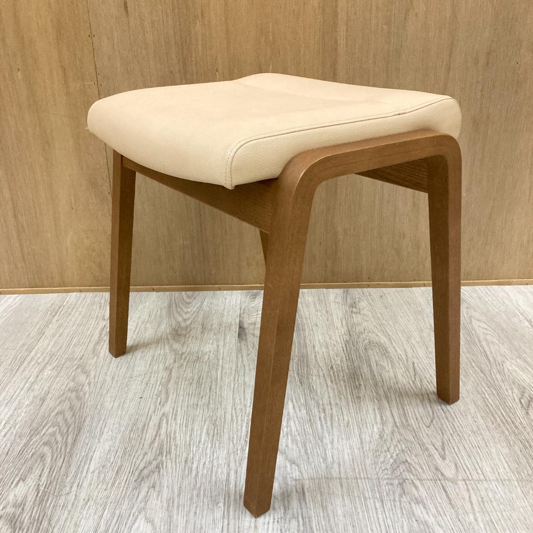 【カリモク】スツール　スタッキングチェア　椅子