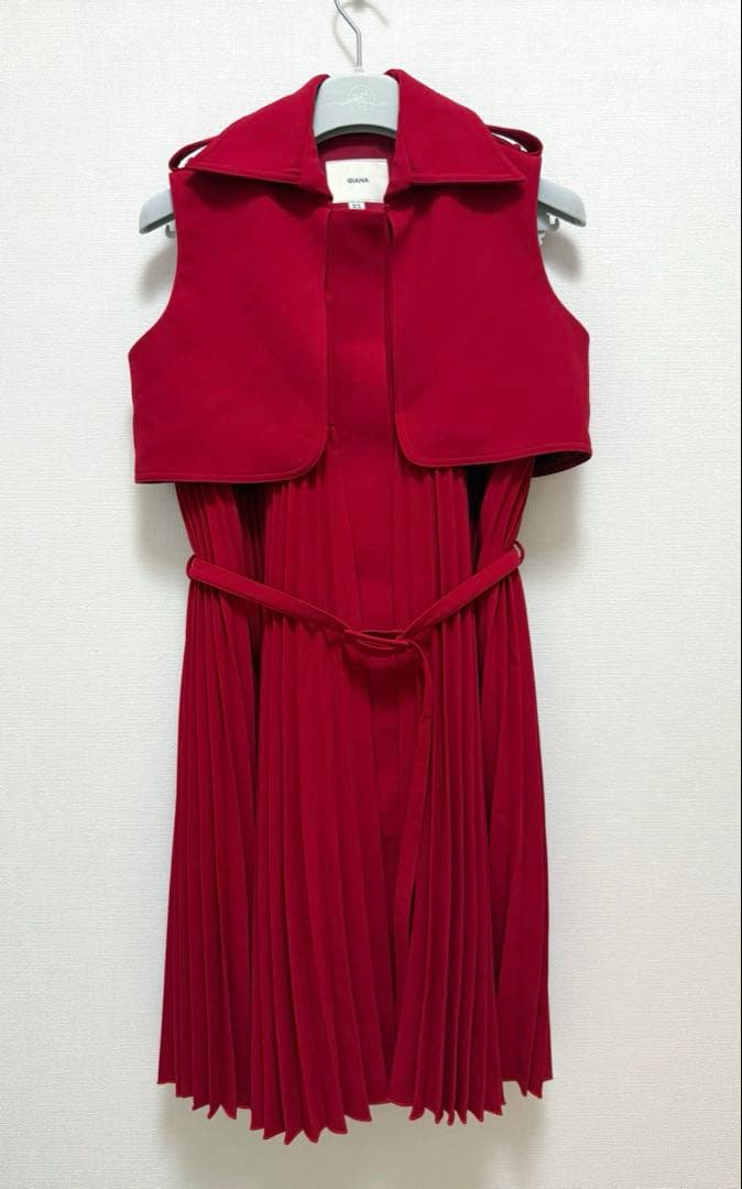 GIANA レッド　ケープ　ドレス　ワンピ　プリーツ