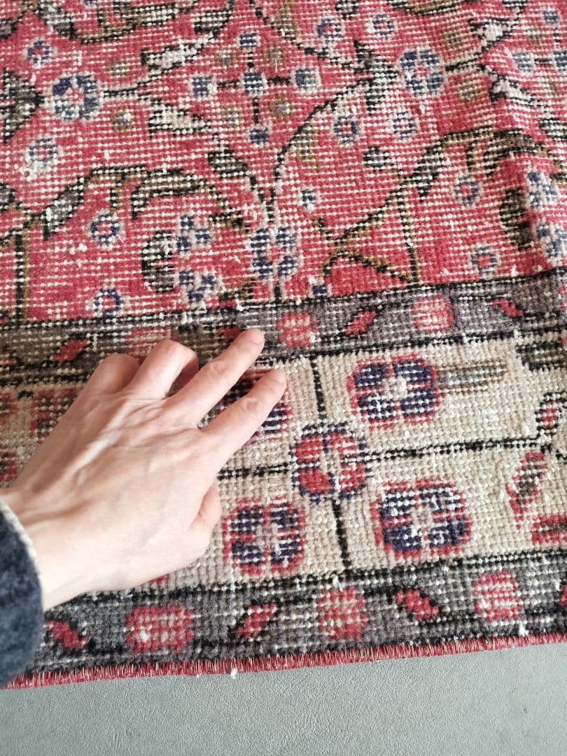 レッドにベージュ・グレー　キュートなサークルフラワーラグNo.730