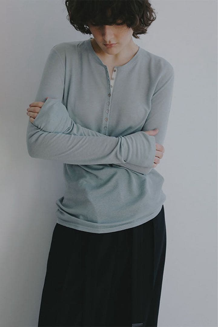 新品タグ付未開封 ETRE ウールフライスヘンリーネックプルオーバー 新作ブルー