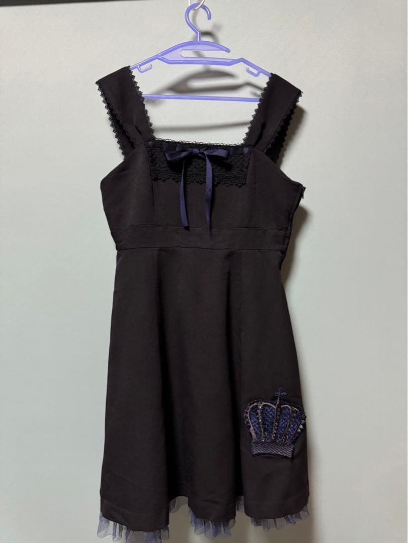 ブラックピースナウ　王冠ジャンパースカート