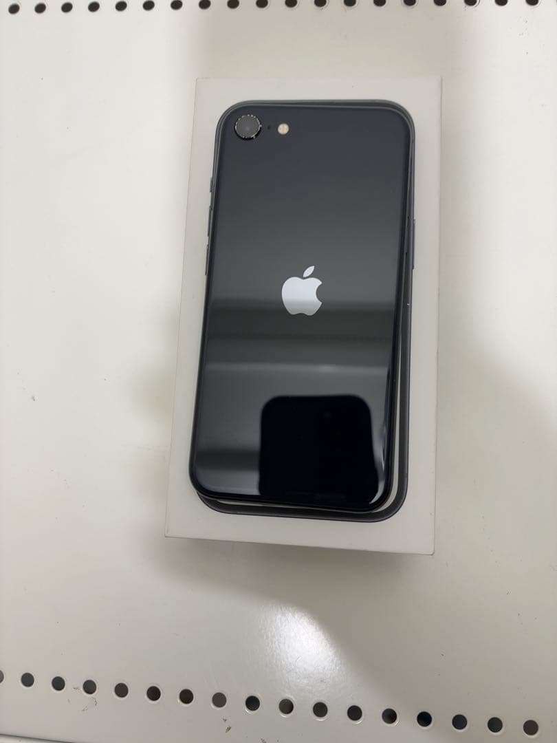 早い者勝ち　[SIMフリー]Apple iPhone se3