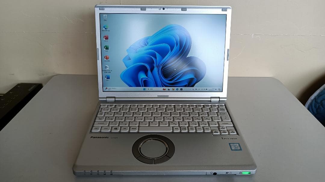 ノートパソコンpanasonic第七世代Core i5 SSD256Gメモリ8G