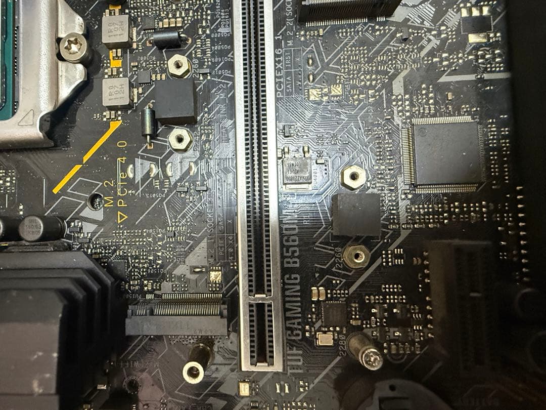 中古　TUF GAMING B560M-E +CPU i7 10700セット