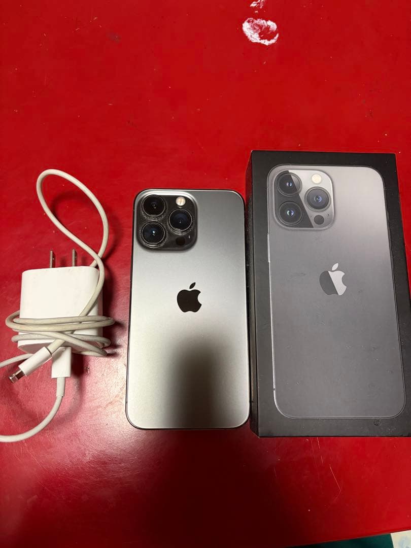 m*a様 Apple iPhone 13 Pro グラファイト充電器付き