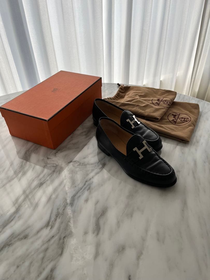 HERMES ブラックレザー ローファー