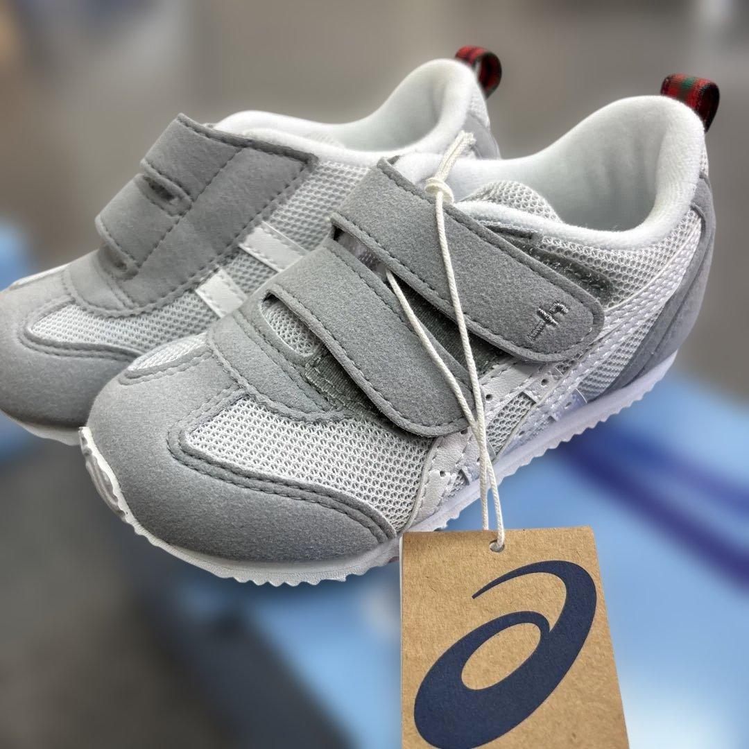 ファミリア　アシックス　現行品　靴　15.5cm