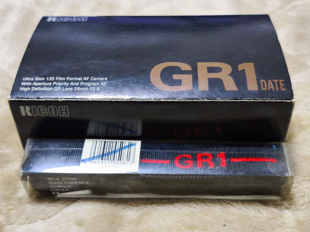 【超美品、箱付き】リコー　フィルムカメラ　GR1date　シルバー