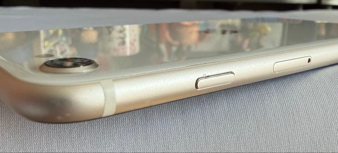 Phone SE（第3世代）64GB カメラレンズ割れ