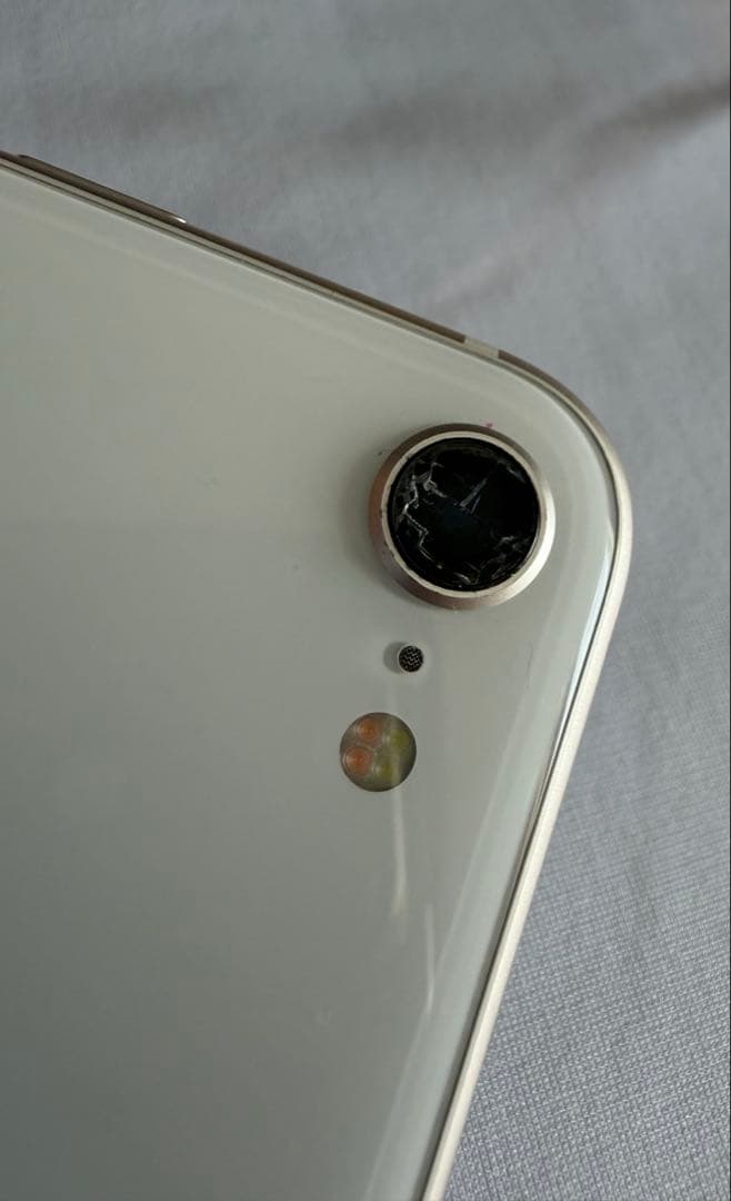 Phone SE（第3世代）64GB カメラレンズ割れ