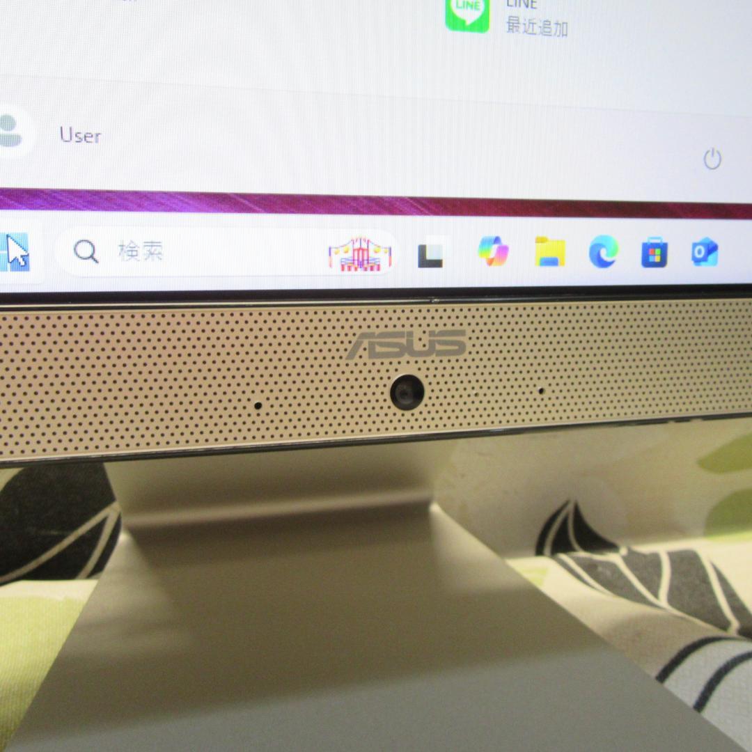 Win11公式対応10世代i7/メ16G/高速SSD/カメラ/フレームレス/無線